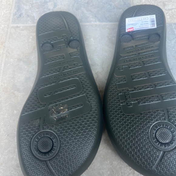 BRAND NEW DARK OLIVE FITFLOPS -US 7- IN BOX - 2 PAIRS - Picture 3 of 5